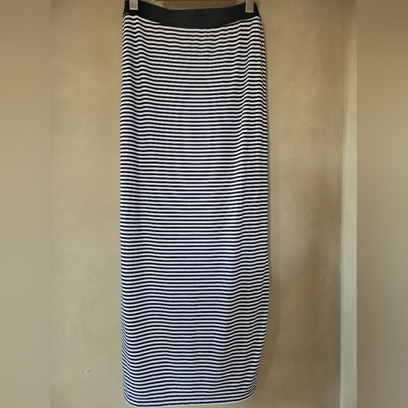 Tricotto | Black & White Stripped Long Skirt with Front slit & Elastic at Waist - Picture 4 of 9
